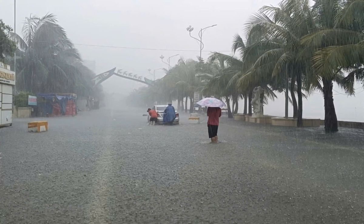 25-1787613848-bao-so-4-narra-doi-huong-canh-bao-sat-lo-va-mua-don-dap-tu-thanh-hoa-den-ha-tinh