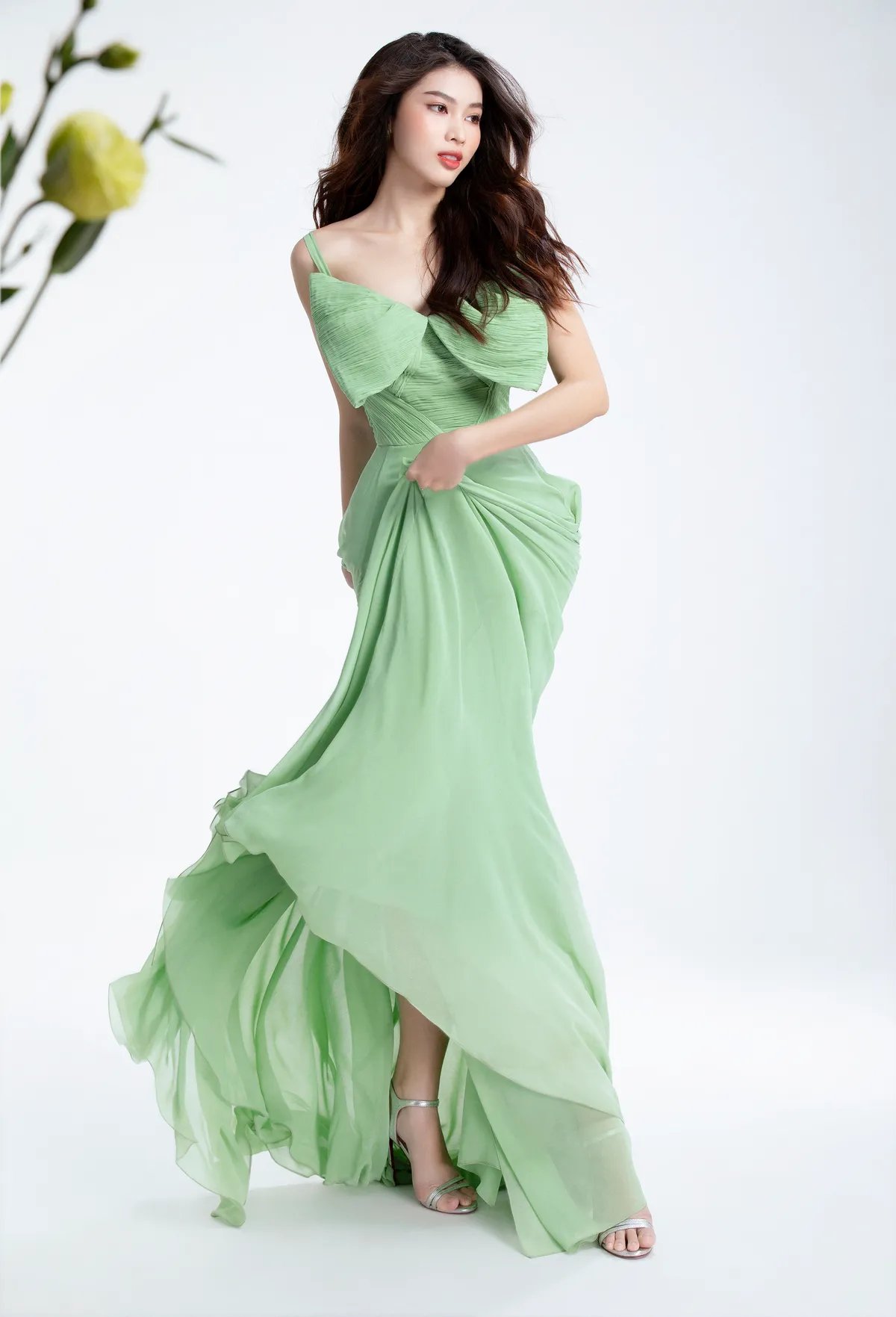 26-1787709331-a-hau-ngoc-thao-phat-thong-bao-khan-canh-bao-doi-tuong-mao-danh-e-kip-de-lua-dao