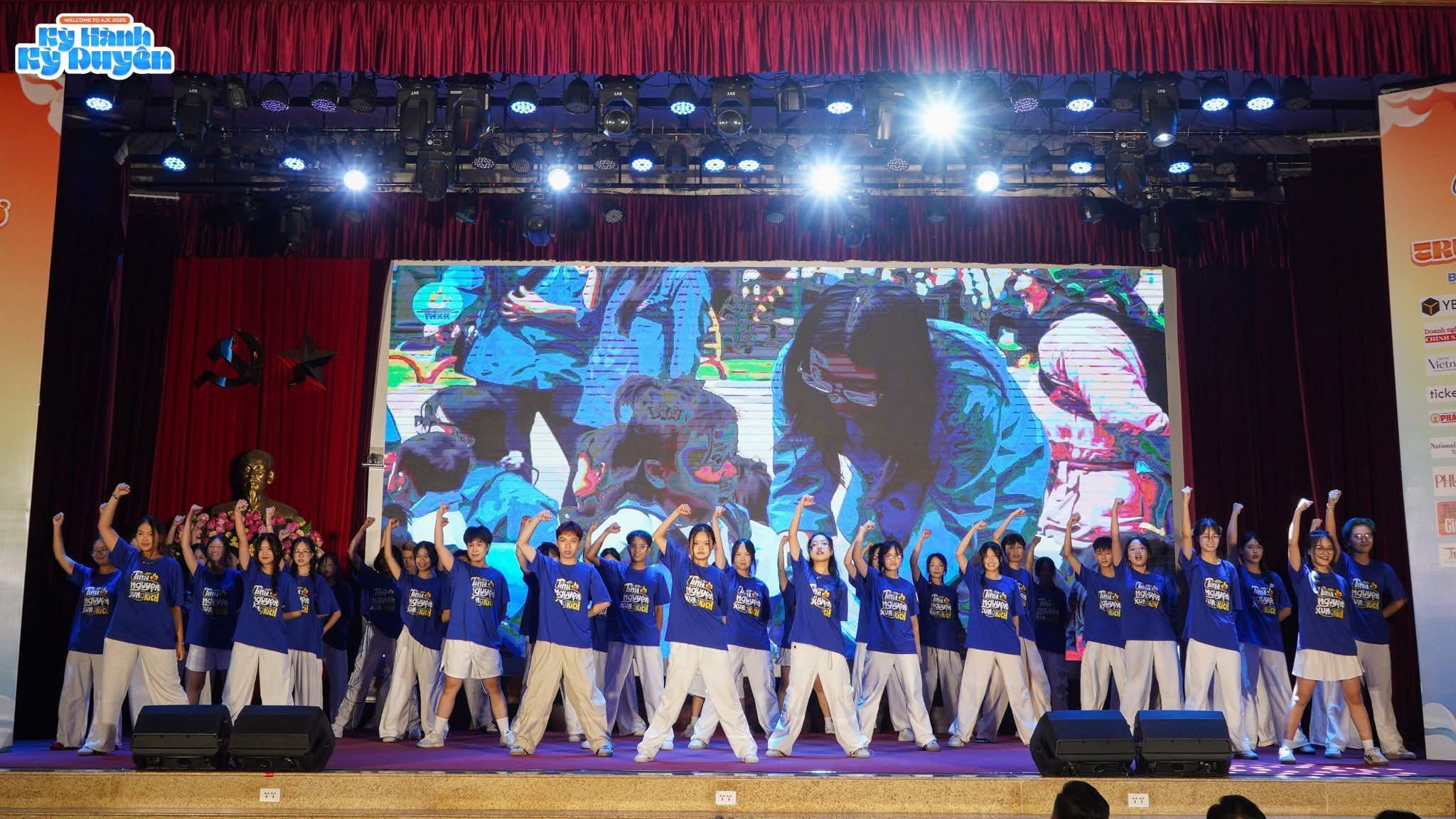 26-1787711251-welcome-to-ajc-2026-festivia-chao-don-cac-cu-dan-k46-buoc-vao-thanh-pho-le-hoi