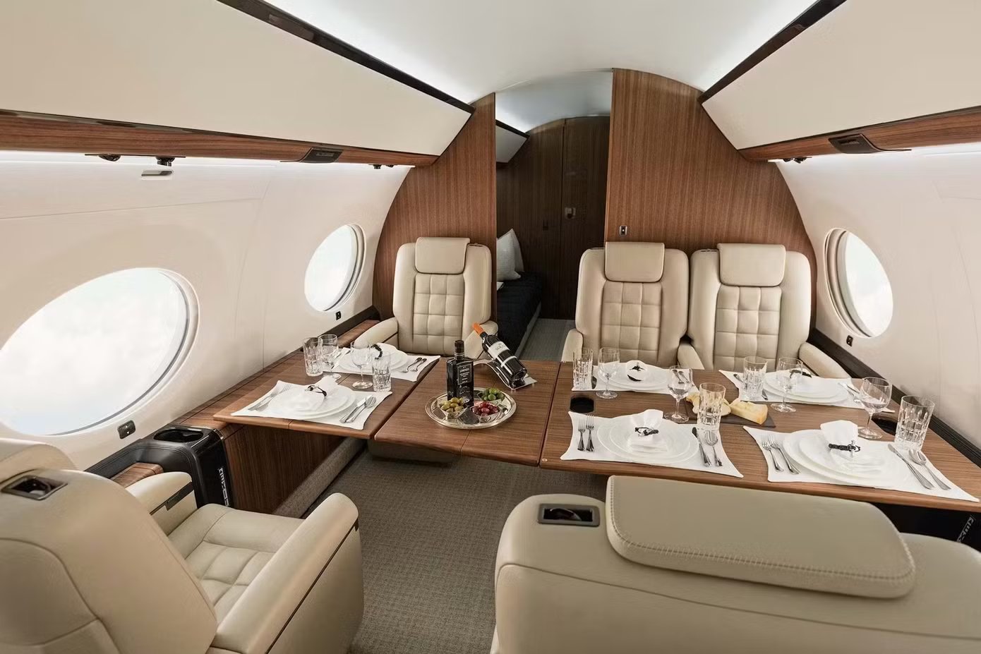 26-1787727849-chuyen-co-dua-chu-tich-fifa-toi-ha-noi-co-the-la-gulfstream-g650er-cua-gioi-sieu-giau