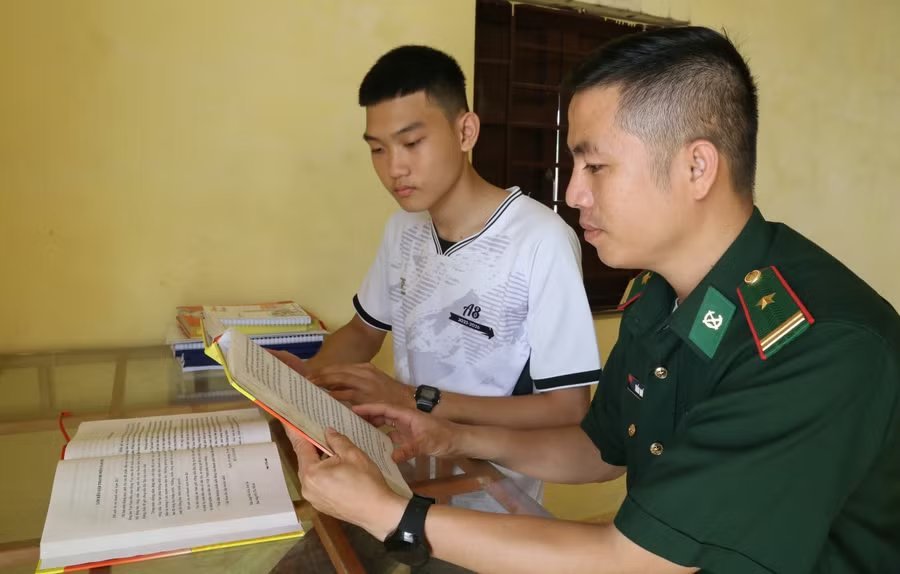 26-1787730542-buc-tam-thu-dam-nuoc-mat-cua-nam-sinh-mo-coi-lo-co-hoi-vao-truong-quan-doi