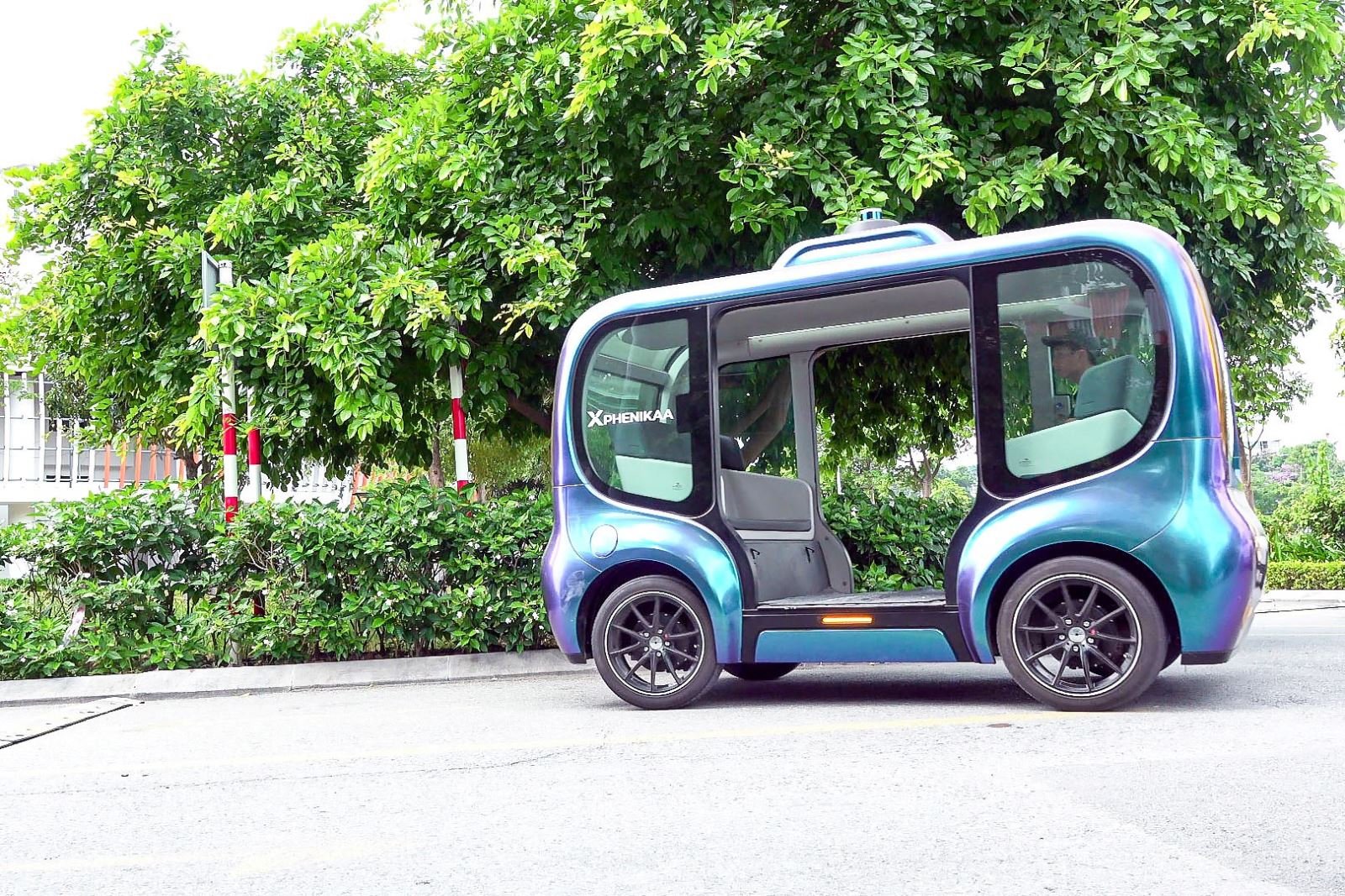 27-1787825686-ha-noi-chinh-thuc-thu-nghiem-xe-buyt-tu-hanh-va-robot-giao-hang-thong-minh-tai-hoa-lac