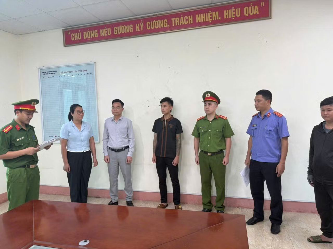 28-1787874812-tai-xe-taxi-uong-ruou-bia-vuot-den-do-gay-tai-nan-khien-mot-nguoi-tu-vong