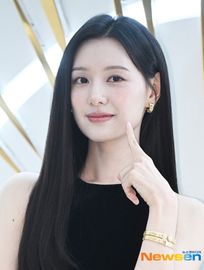 28-1787899549-kim-ji-won-tai-xuat-rang-ro-sau-thoi-gian-sut-can-khoe-nhan-sac-dinh-cao-nhu-tieu-thu-tai-phiet
