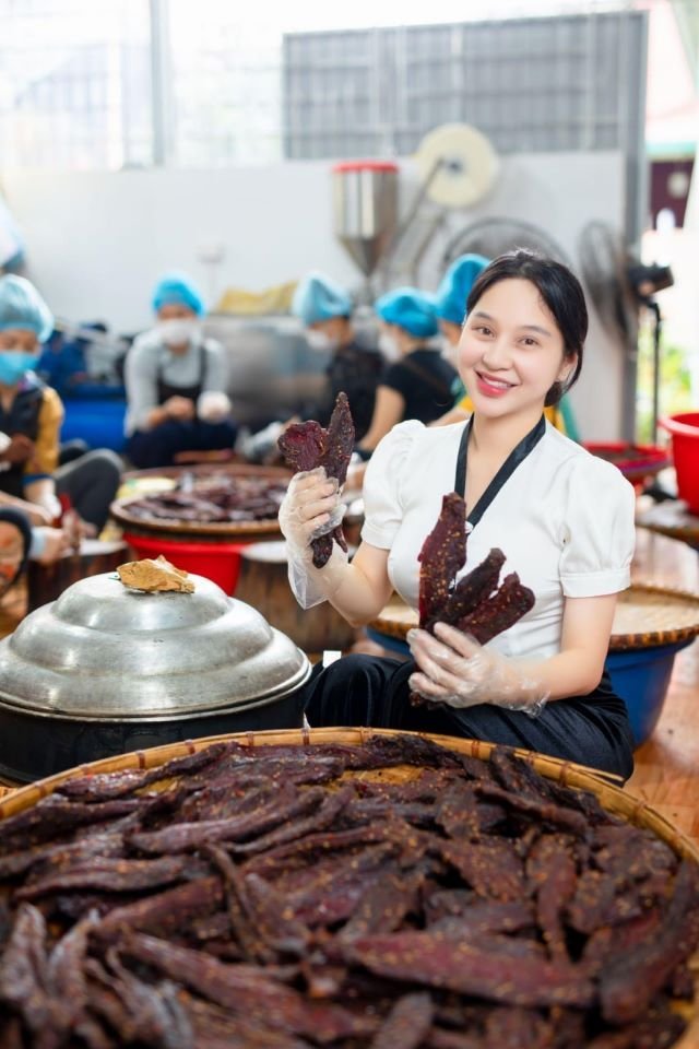 28-1787903966-tung-dat-doanh-thu-60-ty-dong-tu-thit-trau-say-goi-von-25-ty-tren-shark-tank-huho-food-hien-ra-sao