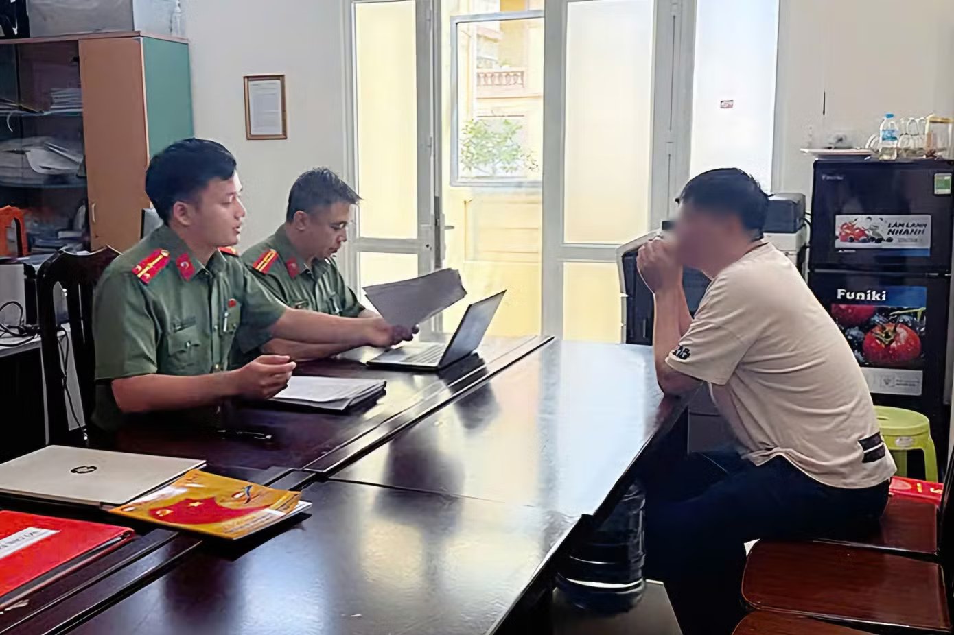 28-1787931280-dang-van-ban-gia-mao-quyet-dinh-khoi-to-vu-tai-nan-o-duong-nguyen-huy-tu-nguoi-dan-ong-bi-phat-125-trieu-dong