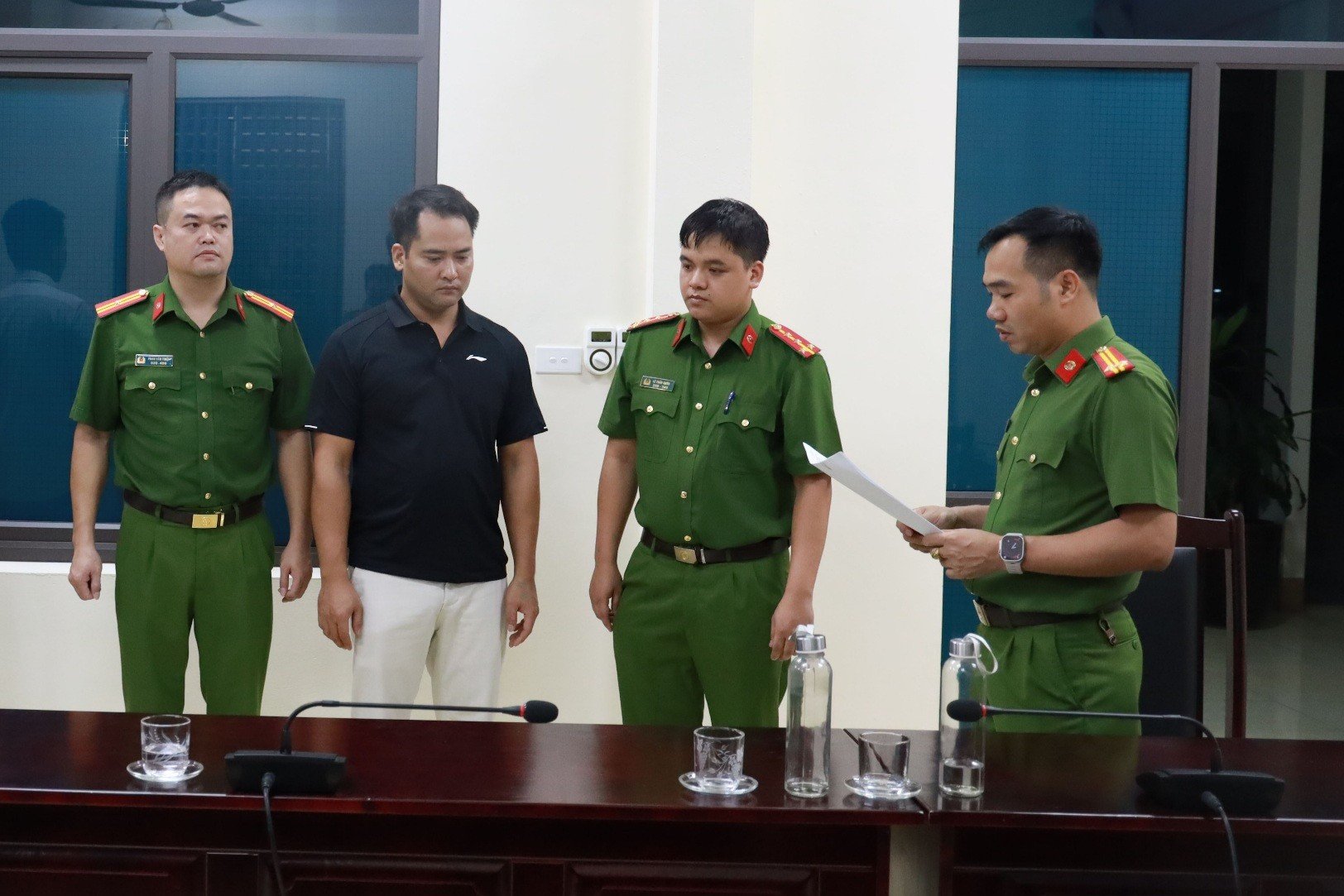 29-1788020916-bat-giu-them-mot-giam-doc-lien-quan-vu-gay-do-bo-ke-sau-bao-yagi-tai-lao-cai