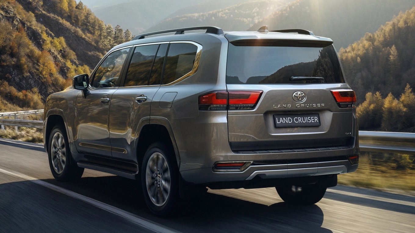 30-1788053595-lot-xac-dien-mao-toyota-land-cruiser-2027-chinh-thuc-chia-tay-dong-co-xang-v6-trinh-lang-co-may-hybrid-manh-me-nhat-lich-su