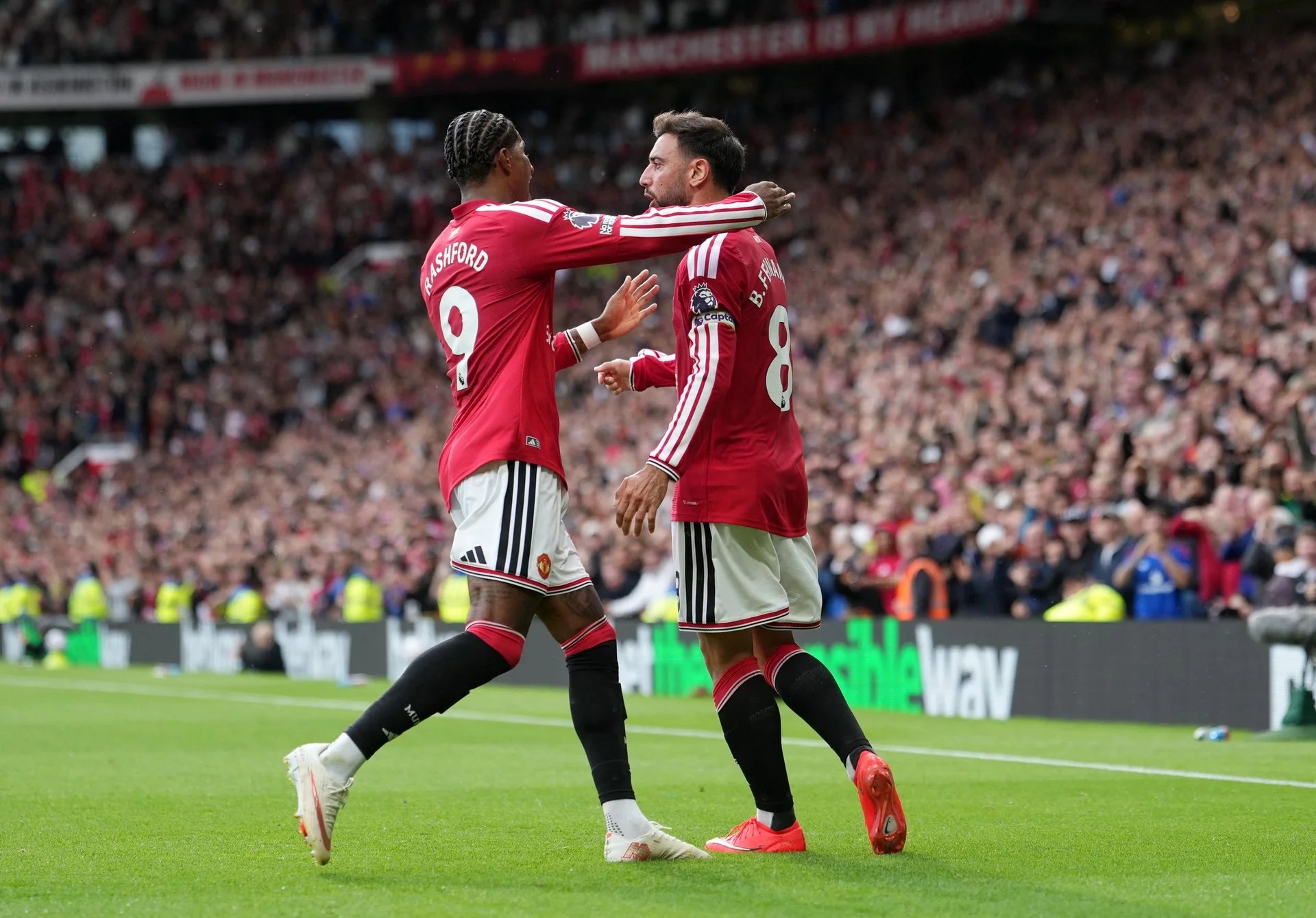 31-1788133544-bruno-fernandes-ruc-sang-mu-nguoc-dong-ha-ipswich-5-2