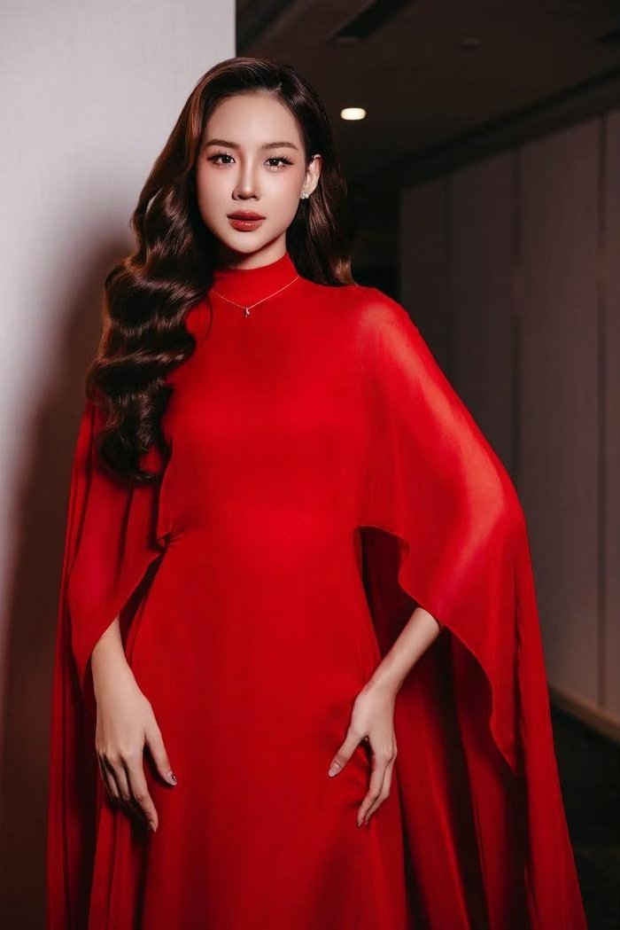31-1788141834-mai-phuong-co-dong-thai-gay-chu-y-truoc-phan-phong-van-kin-cua-bao-ngoc-tai-miss-world