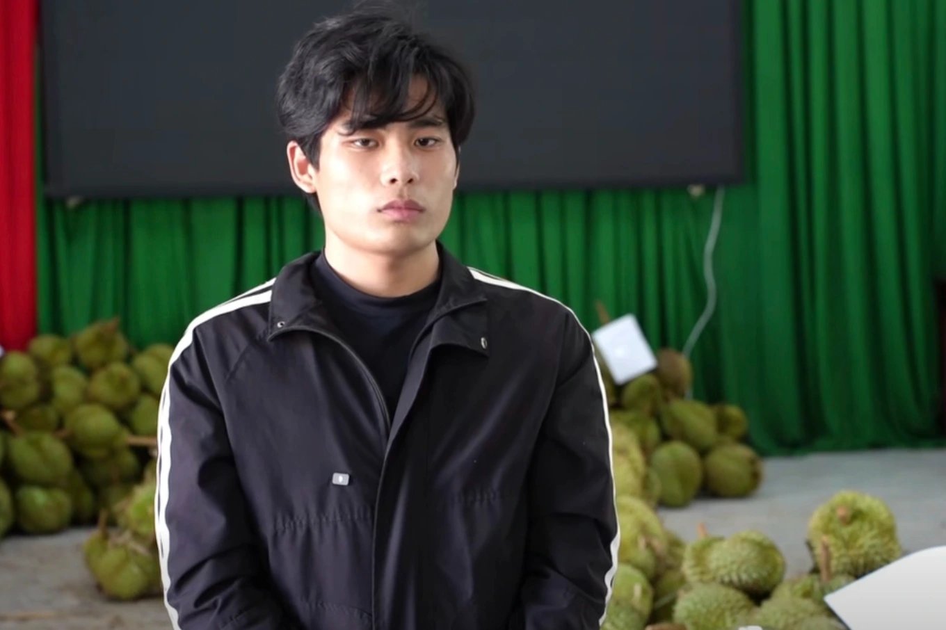 31-1788165271-bi-phat-hien-trom-hon-12-tan-sau-rieng-thanh-nien-hai-phong-cui-dau-xin-loi-nong-dan