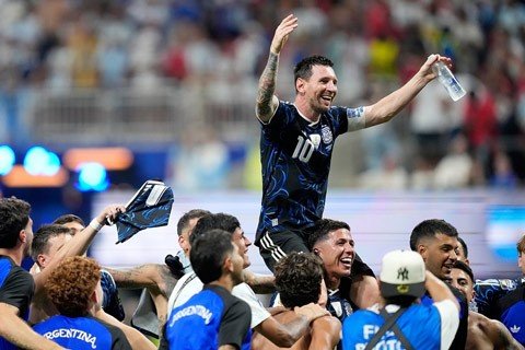 31-1788191406-messi-gia-tu-doi-tuyen-argentina