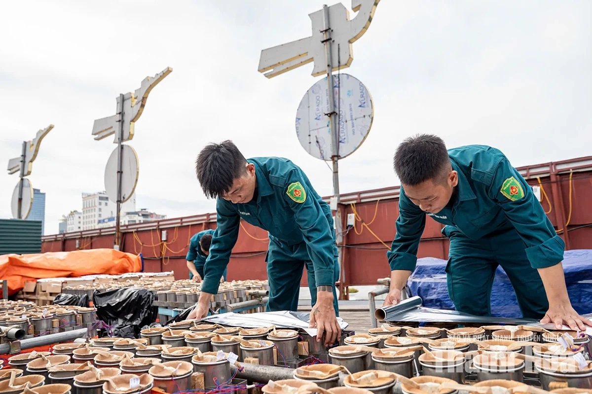 01-1788255348-tran-dia-phao-hoa-tai-quang-truong-lam-son-hoan-tat-san-sang-khai-hoa-toi-19