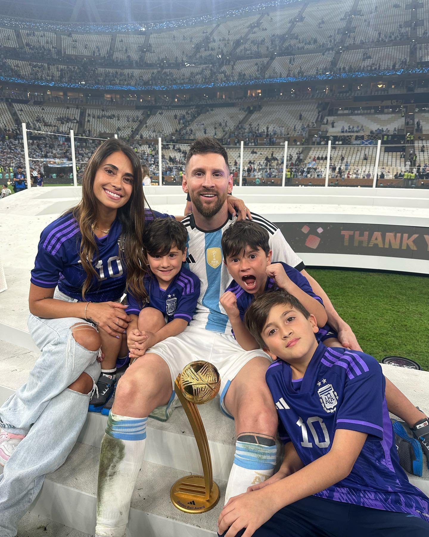 01-1788276616-tam-thu-gay-bao-mang-xa-hoi-cua-vo-messi-sau-khi-chong-gia-tu-dtqg