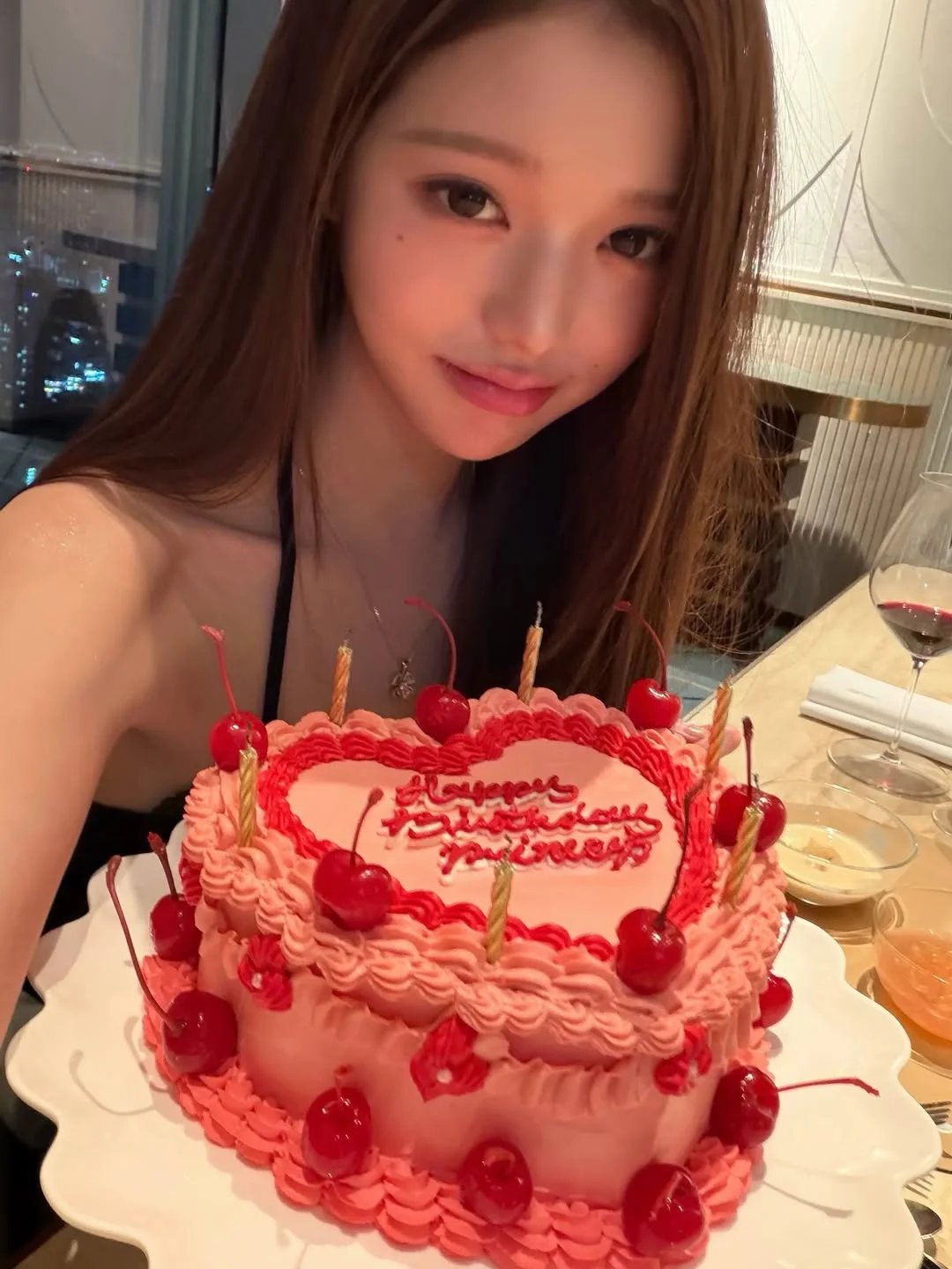 02-1788313515-jang-won-young-don-tuoi-22-xa-hoa-xung-danh-cong-chua-kpop