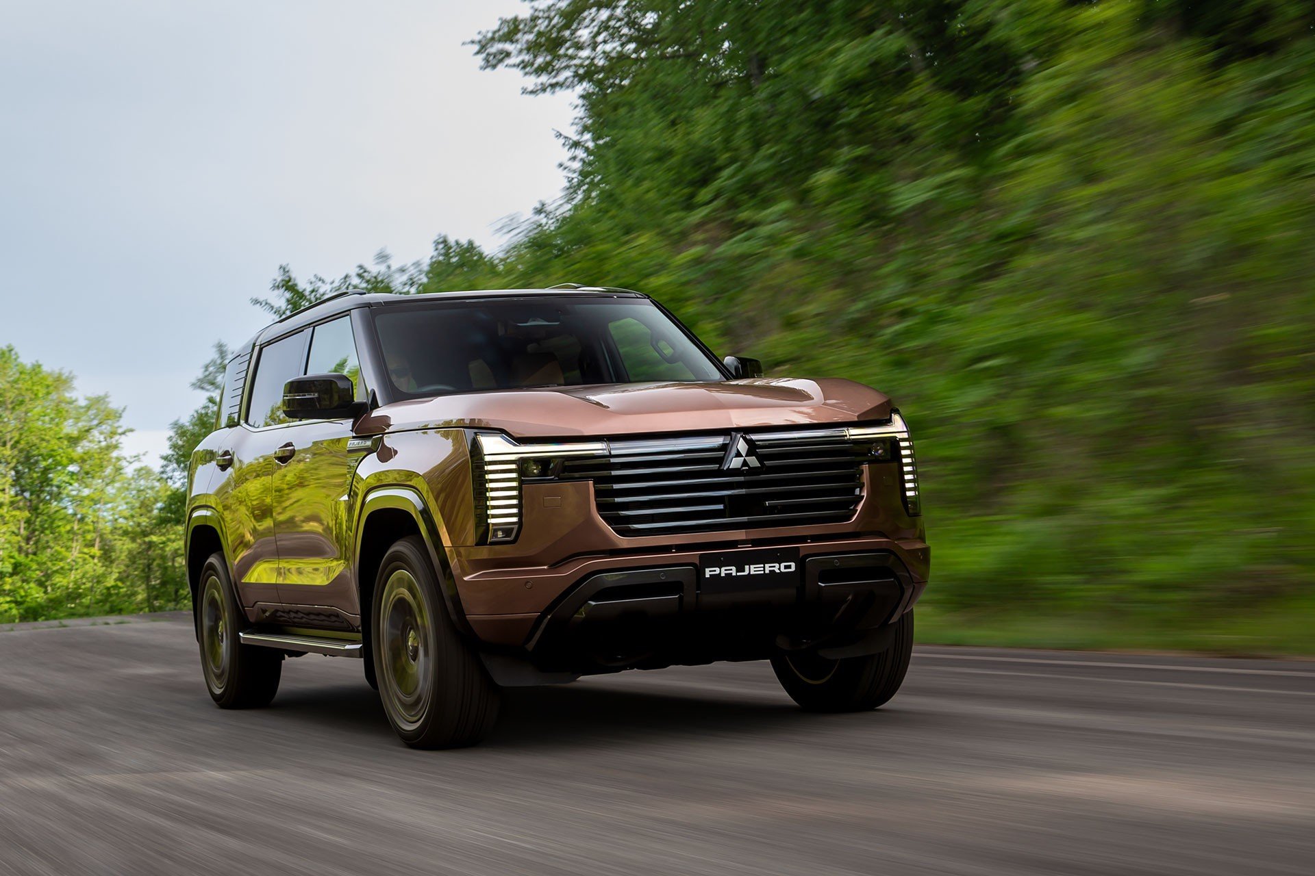 03-1788401820-mitsubishi-pajero-2027-chinh-thuc-tai-xuat-lot-xac-voi-nen-tang-khung-gam-triton-va-loat-cong-nghe-dia-hinh-vuot-troi