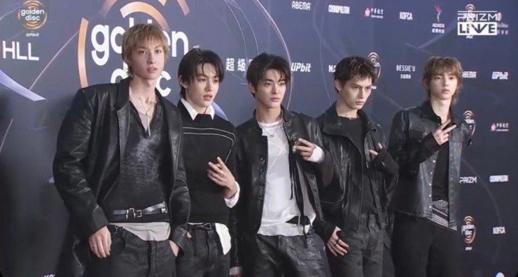 04-1788484983-dai-le-trao-giai-kpop-golden-disc-awards-quy-tu-nhieu-ngoi-sao-hang-dau-chinh-thuc-cap-ben-ha-noi
