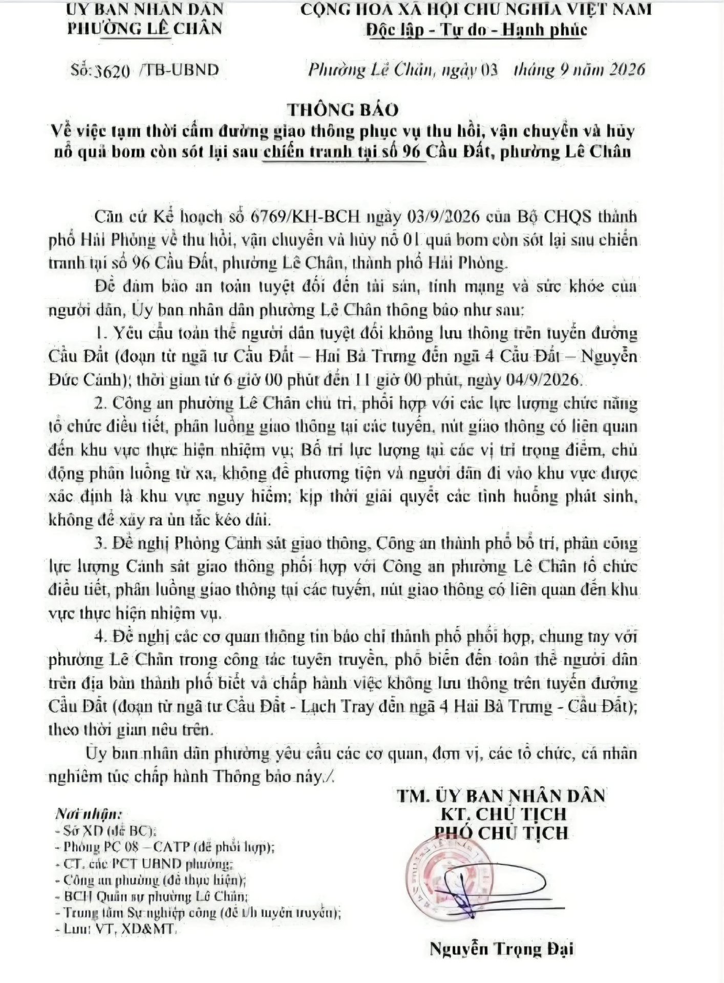04-1788485652-hai-phong-dang-cam-duong-de-xu-ly-bom
