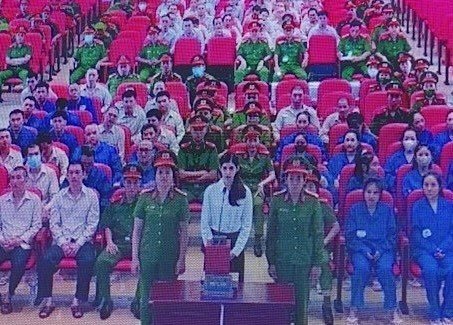 04-1788490984-gia-dinh-chia-se-tam-thu-xuc-dong-sau-khi-nu-nguoi-mau-an-tay-nhan-muc-an-8-nam-tu