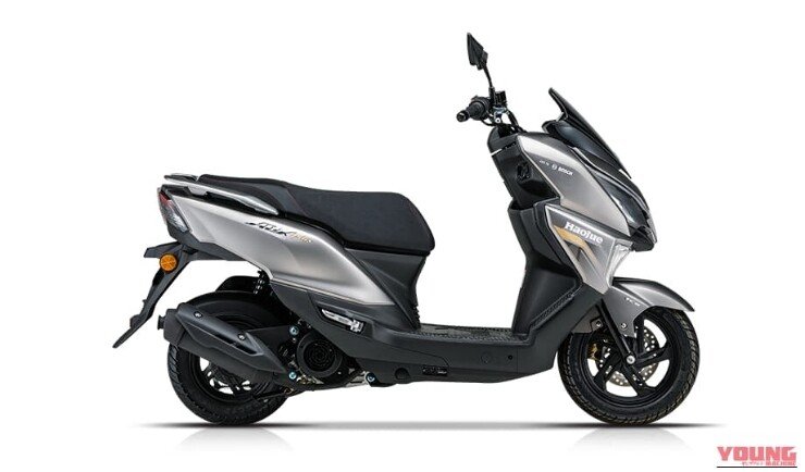 04-1788504996-doi-thu-honda-air-blade-ra-mat-voi-cong-nghe-vuot-troi-gia-ban-tu-435-trieu-dong