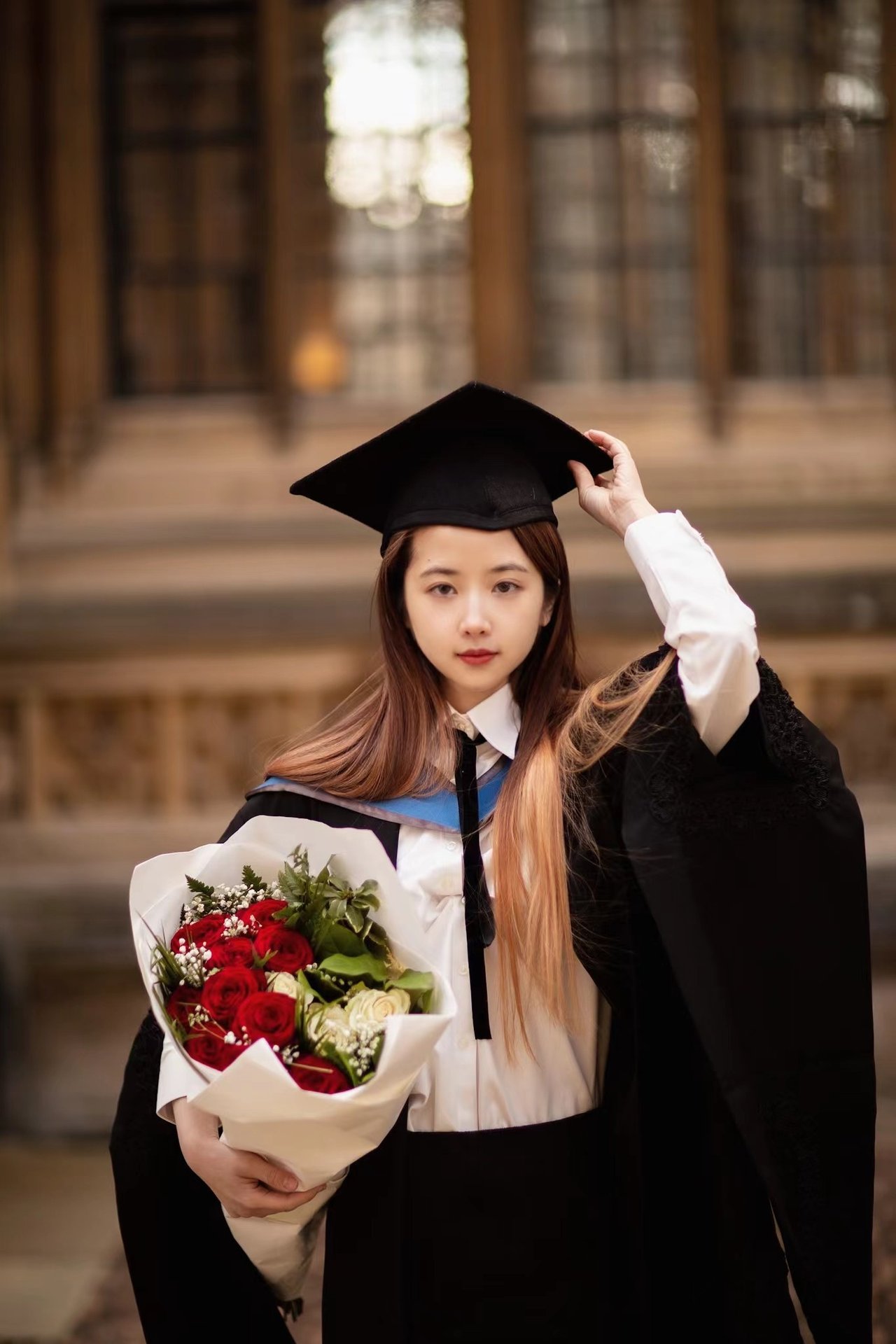 04-1788507205-tung-bi-che-qua-xinh-de-gioi-toan-co-gai-tro-thanh-tien-si-oxford