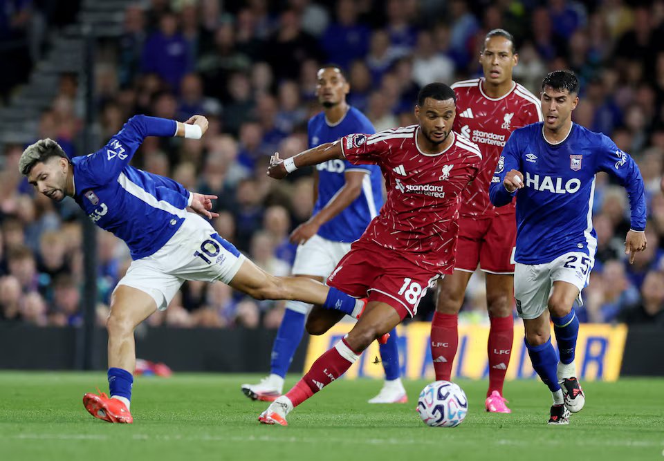05-1788572358-isak-lap-cu-dup-liverpool-thang-tran-dau-o-premier-league-mua-nay