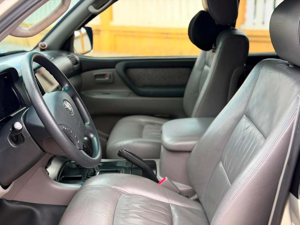 05-1788572310-toyota-land-cruiser-lc100-hon-20-nam-tuoi-rao-ban-chi-400-trieu-dong