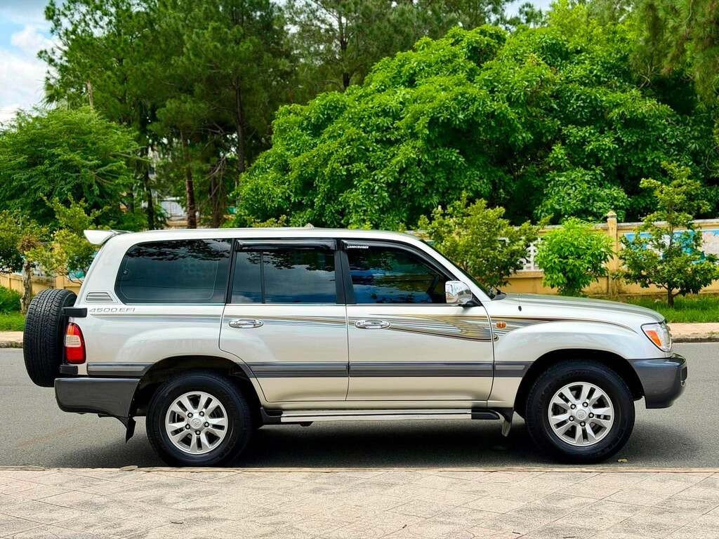 05-1788572310-toyota-land-cruiser-lc100-hon-20-nam-tuoi-rao-ban-chi-400-trieu-dong