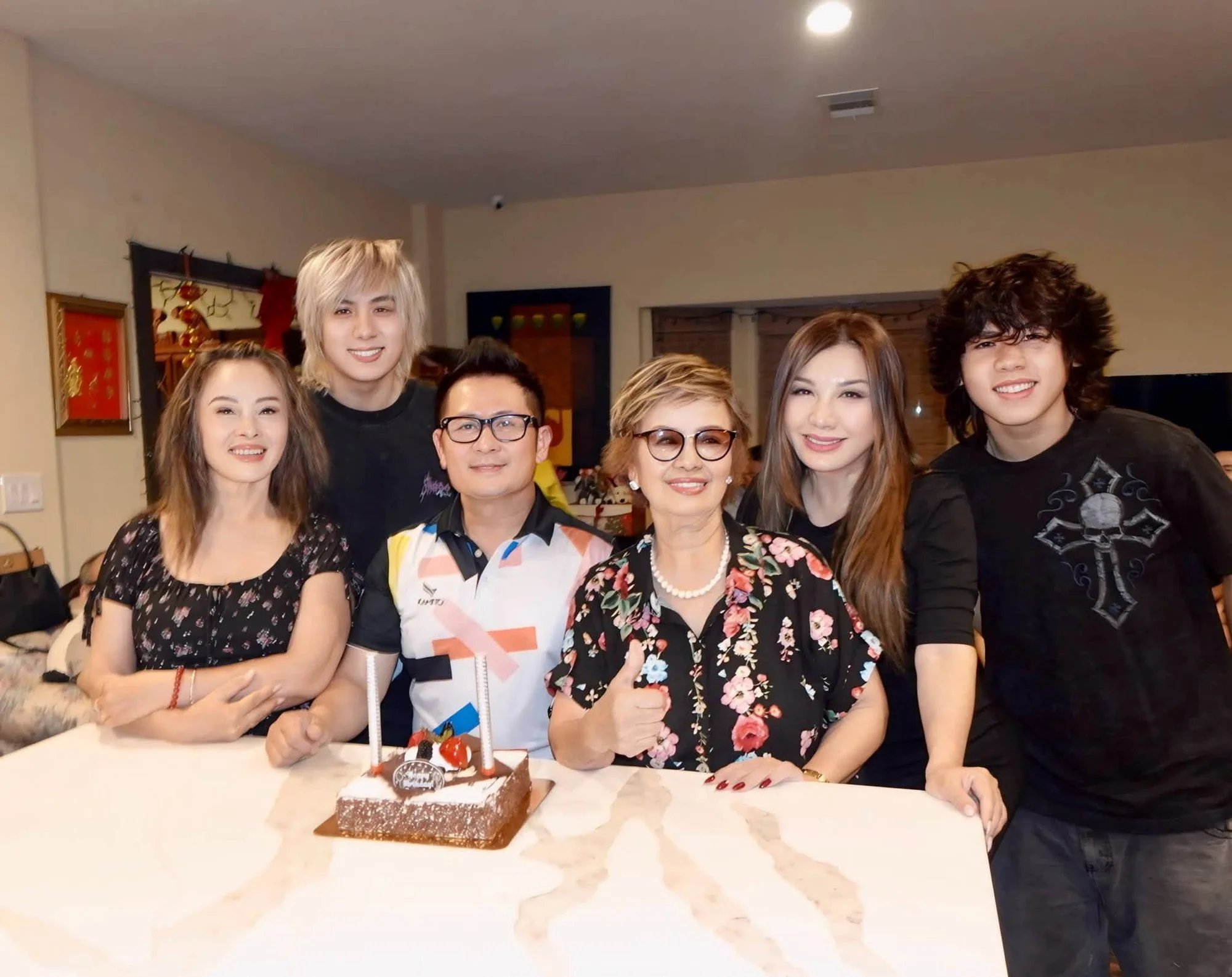 06-1788685660-vo-cu-bang-kieu-xuc-dong-ke-ve-con-trai-20-tuoi-me-chi-can-nho-con-gan-nhu-chang-bao-gio-tu-choi