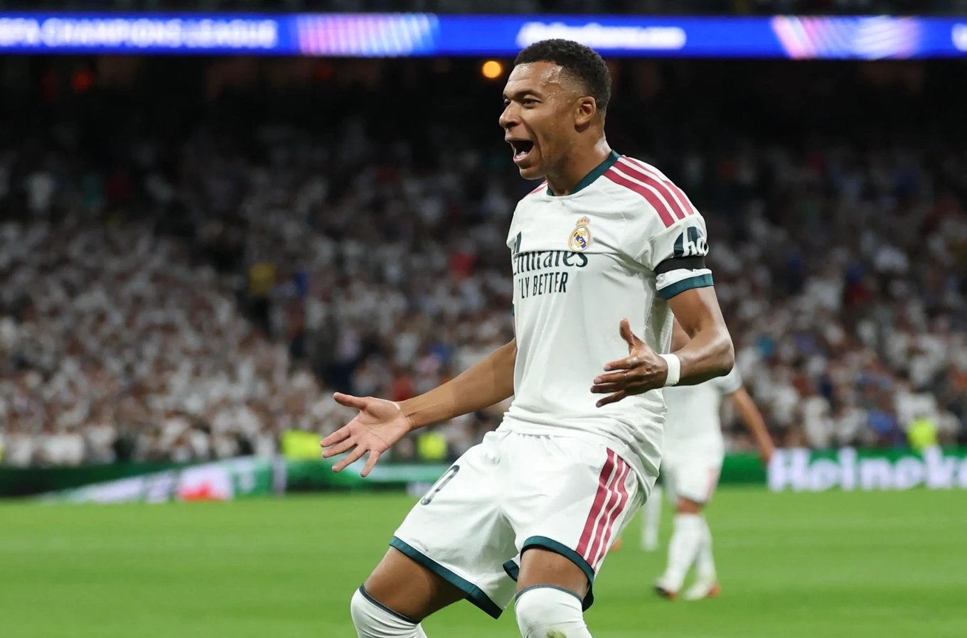 09-1788909383-real-madrid-ha-guc-inter-milan-ngay-ra-quan-champions-league-bung-no-tai-bernabeu-trong-ngay-tai-ngo-cua-hlv-jose-mourinho