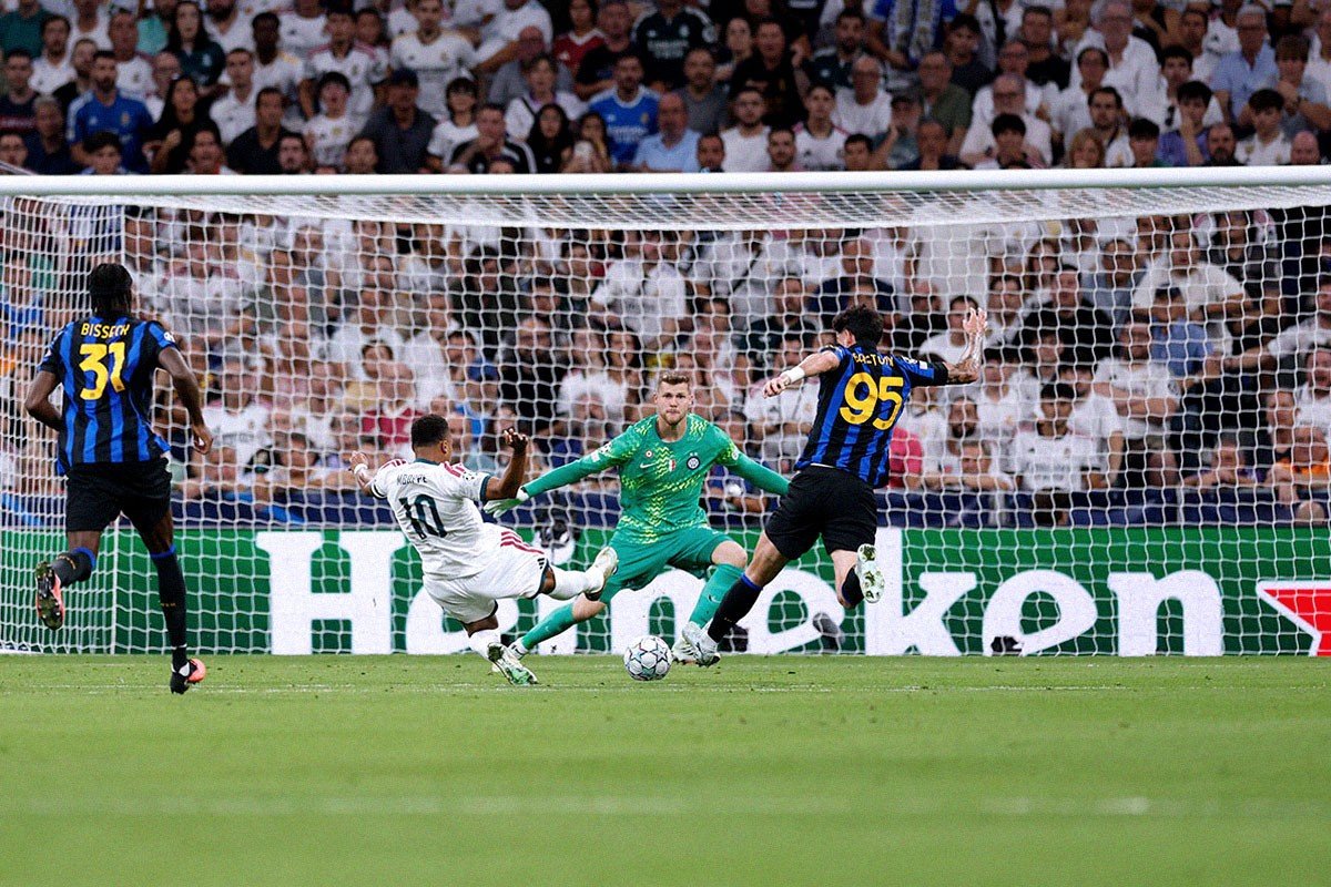 09-1788909383-real-madrid-ha-guc-inter-milan-ngay-ra-quan-champions-league-bung-no-tai-bernabeu-trong-ngay-tai-ngo-cua-hlv-jose-mourinho