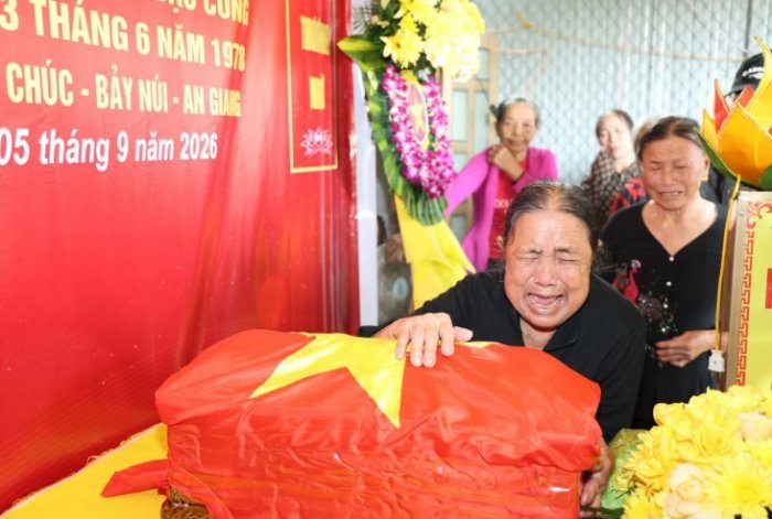 09-1788924814-nguoi-vo-72-tuoi-nghen-ngao-don-chong-liet-si-tro-ve-sau-gan-50-nam-cho-doi