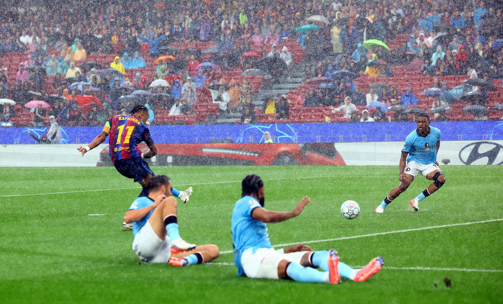 Raphinha ghi bàn trong trận Barca – Feyenoord ở vòng phân hạng Champions League trên sân Camp Nou, Barcelona, Tây Ban Nha ngày 9/9/2026. Ảnh: Reuters