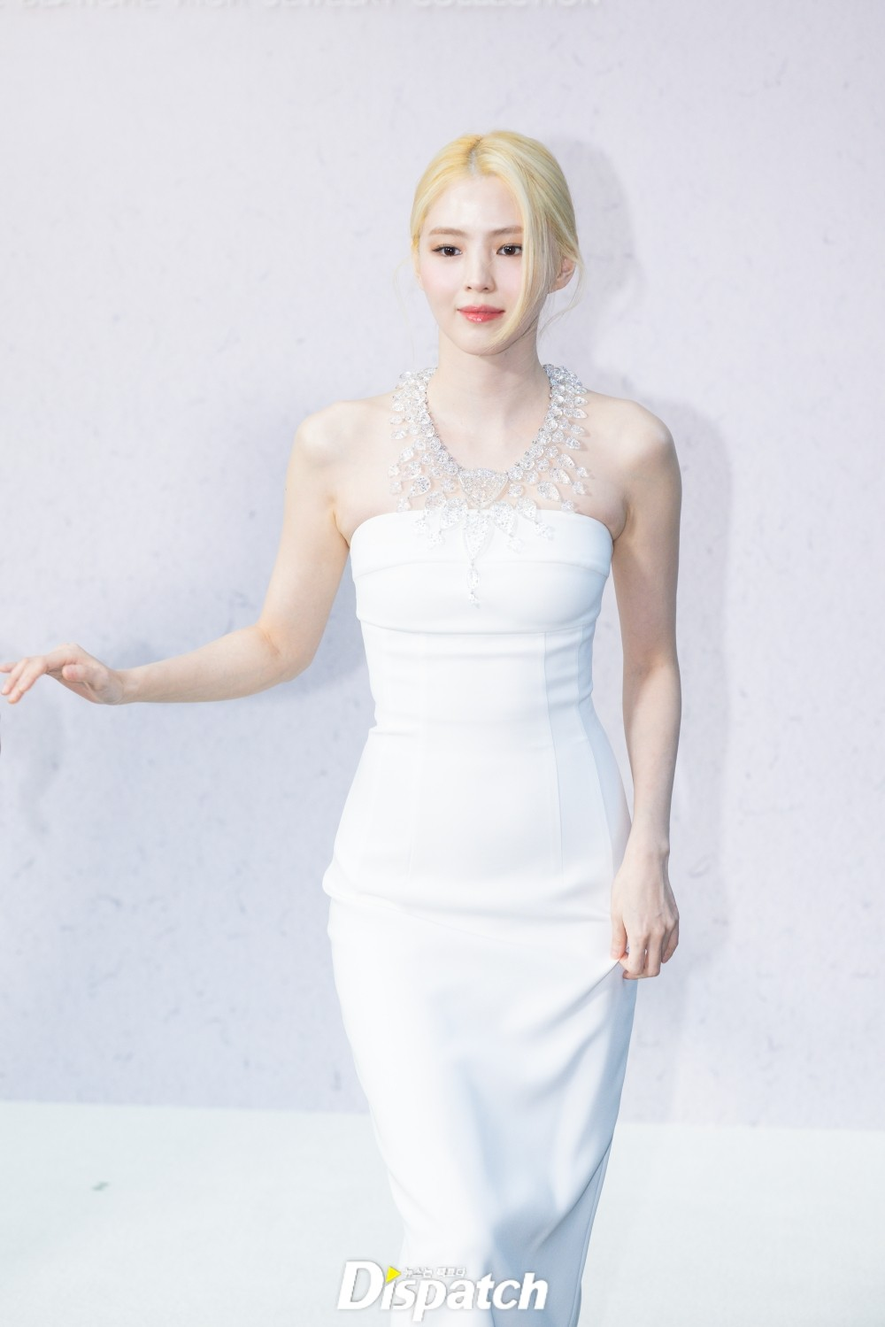 10-1789013603-han-so-hee-gay-sot-voi-toc-bach-kim-nhan-sac-dinh-cao-lam-lu-mo-moi-on-ao-doi-tu