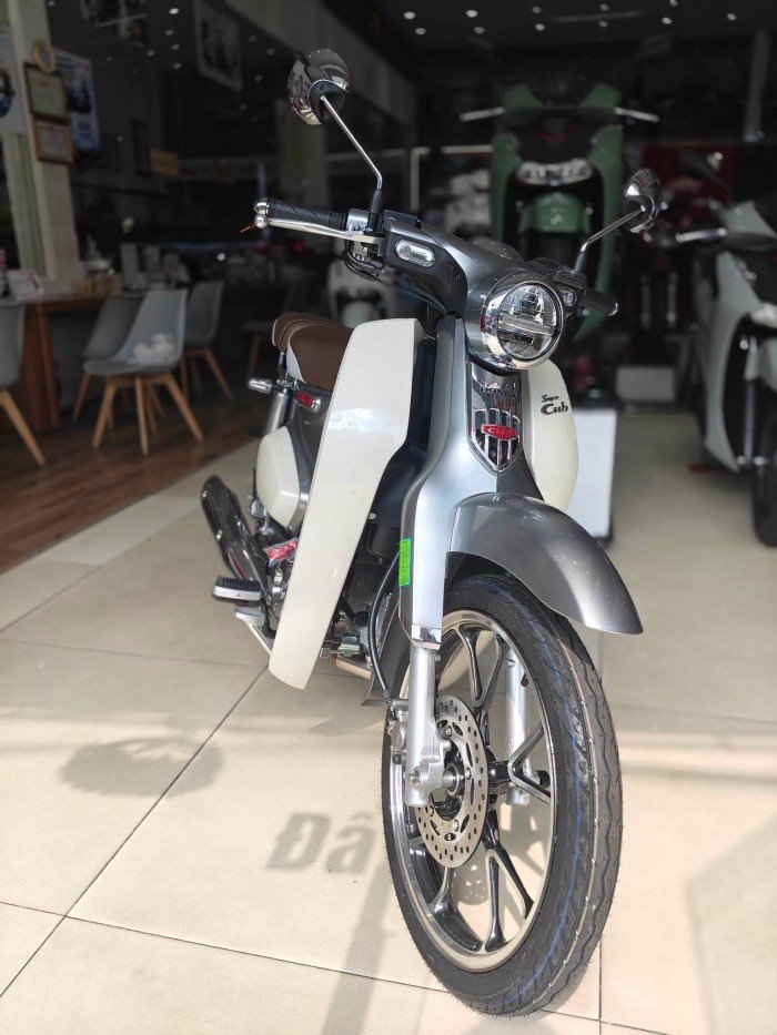 13-1789293005-huyen-thoai-honda-super-cub-tai-xuat-dien-mao-thoi-thuong-dong-co-chuan-euro-4