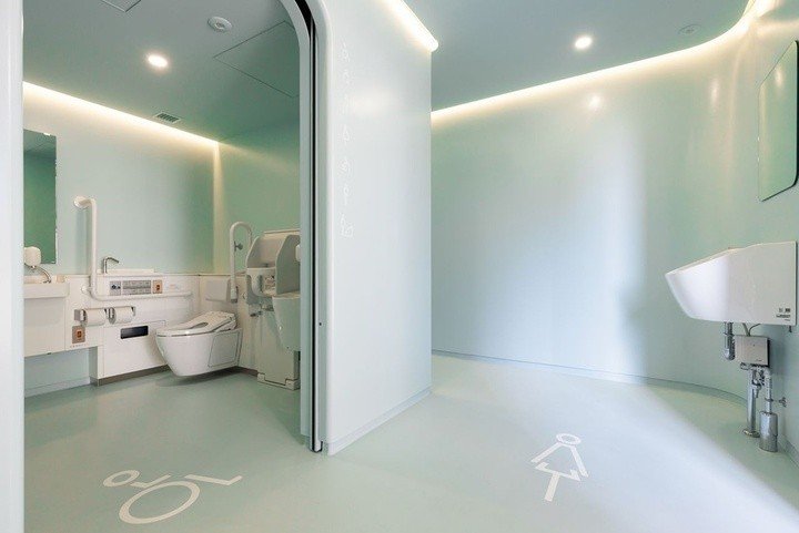 14-1789343405-vi-sao-toilet-nhat-ban-co-the-lam-duoc-nhieu-thu-den-vay