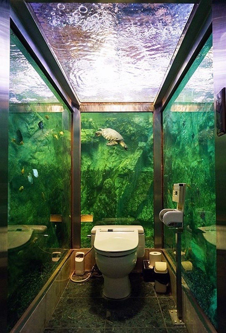 14-1789343405-vi-sao-toilet-nhat-ban-co-the-lam-duoc-nhieu-thu-den-vay