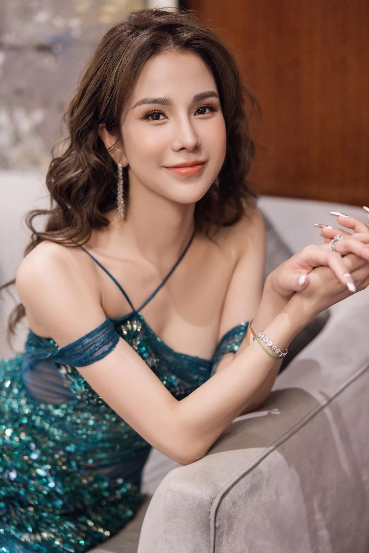 14-1789349314-diep-lam-anh-phat-thong-bao-khan-giua-dem-phan-ung-ra-sao-sau-khi-con-gai-xuat-hien-cung-vu-thuy-quynh