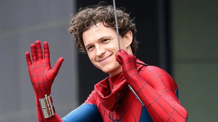 14-1789359565-tom-holland-vuot-hang-loat-sao-lon-lap-ky-luc-chua-tung-co-o-tuoi-30