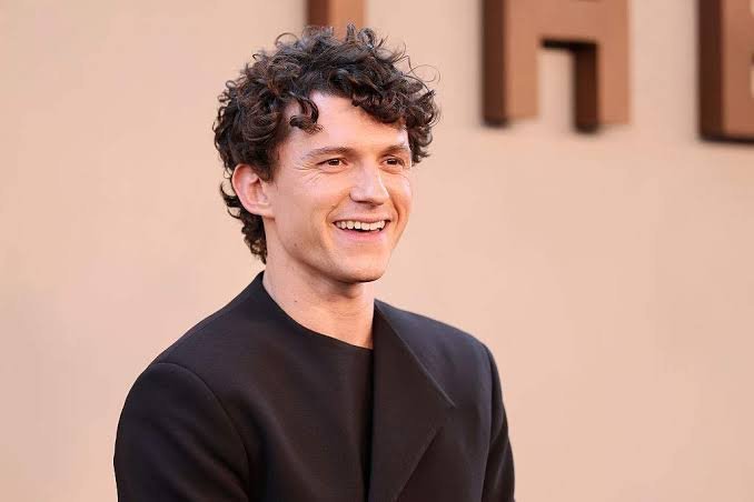 14-1789359565-tom-holland-vuot-hang-loat-sao-lon-lap-ky-luc-chua-tung-co-o-tuoi-30