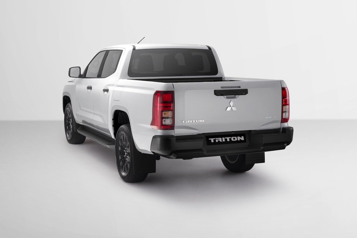 14-1789368684-mitsubishi-triton-bo-sung-ban-4wd-premium-tai-viet-nam-gia-782-trieu-dong-dau-truc-tiep-ford-ranger