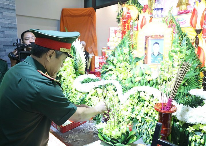 14-1789369293-bo-truong-bo-quoc-phong-quyet-dinh-truy-thang-quan-ham-doi-voi-thieu-ta-tran-van-tung