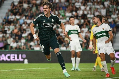 Espi lại sắm vai người hùng của Real Madrid