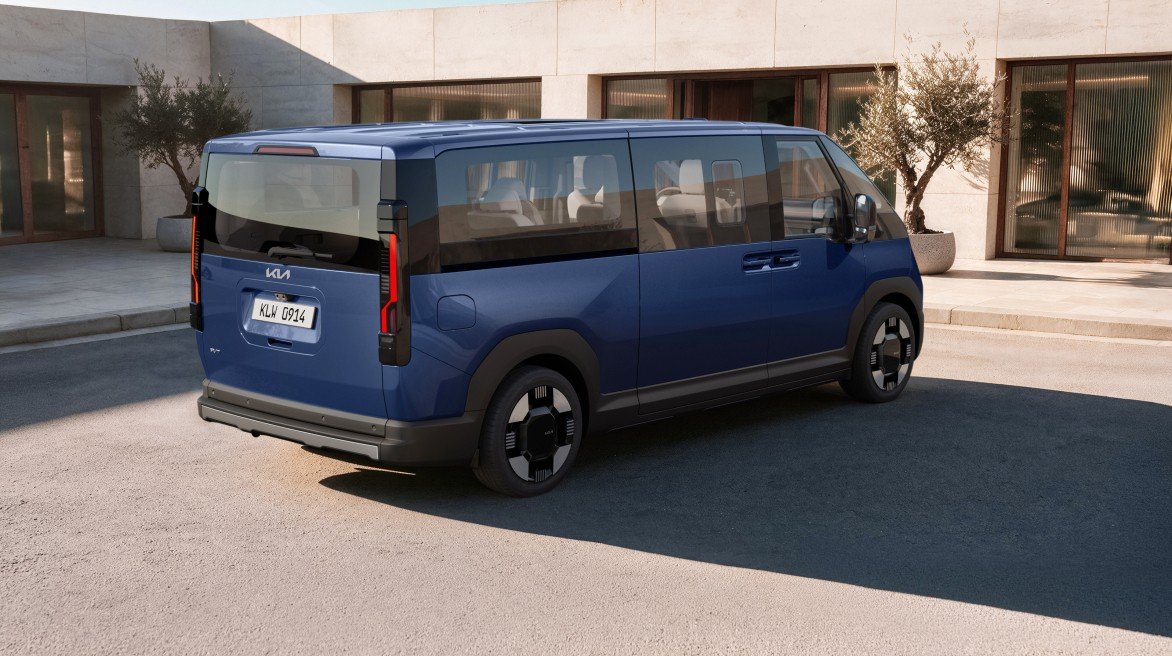 16-1789544732-kia-pv7-ra-mat-chay-460km-moi-lan-sac-23-phien-ban-tuy-bien-11-cho-ngoi