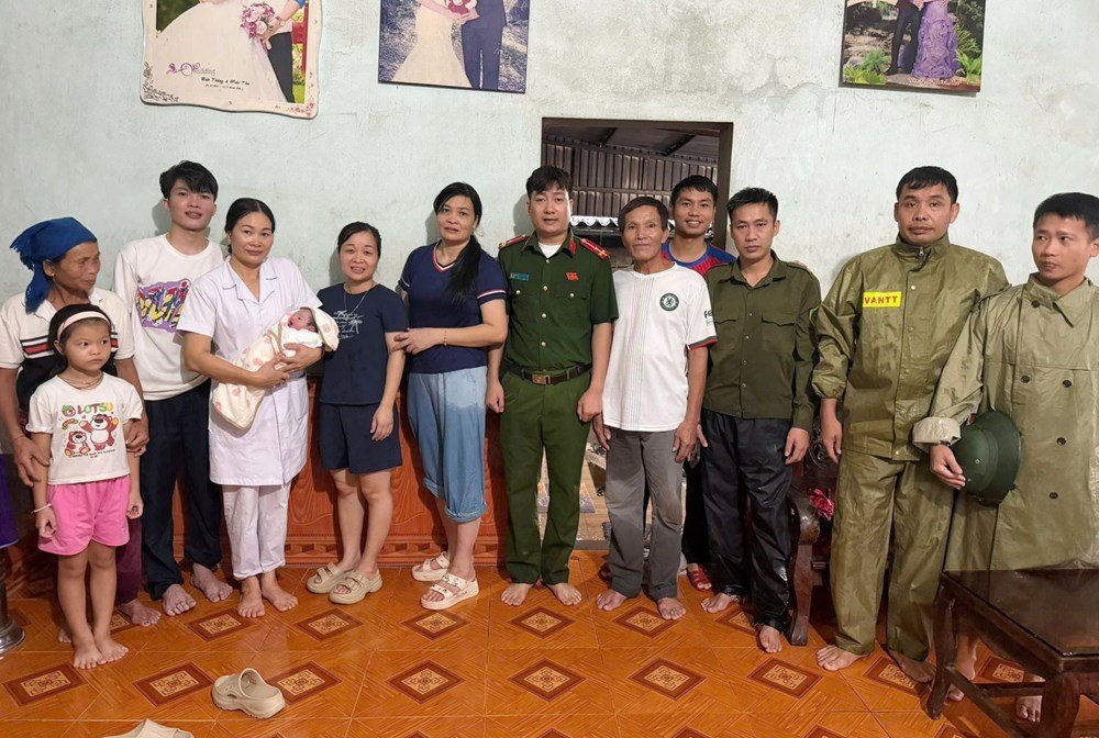16-1789544679-thanh-hoa-cong-an-va-nhan-vien-y-te-vuot-lu-den-nha-ho-tro-san-phu-sinh-con-an-toan