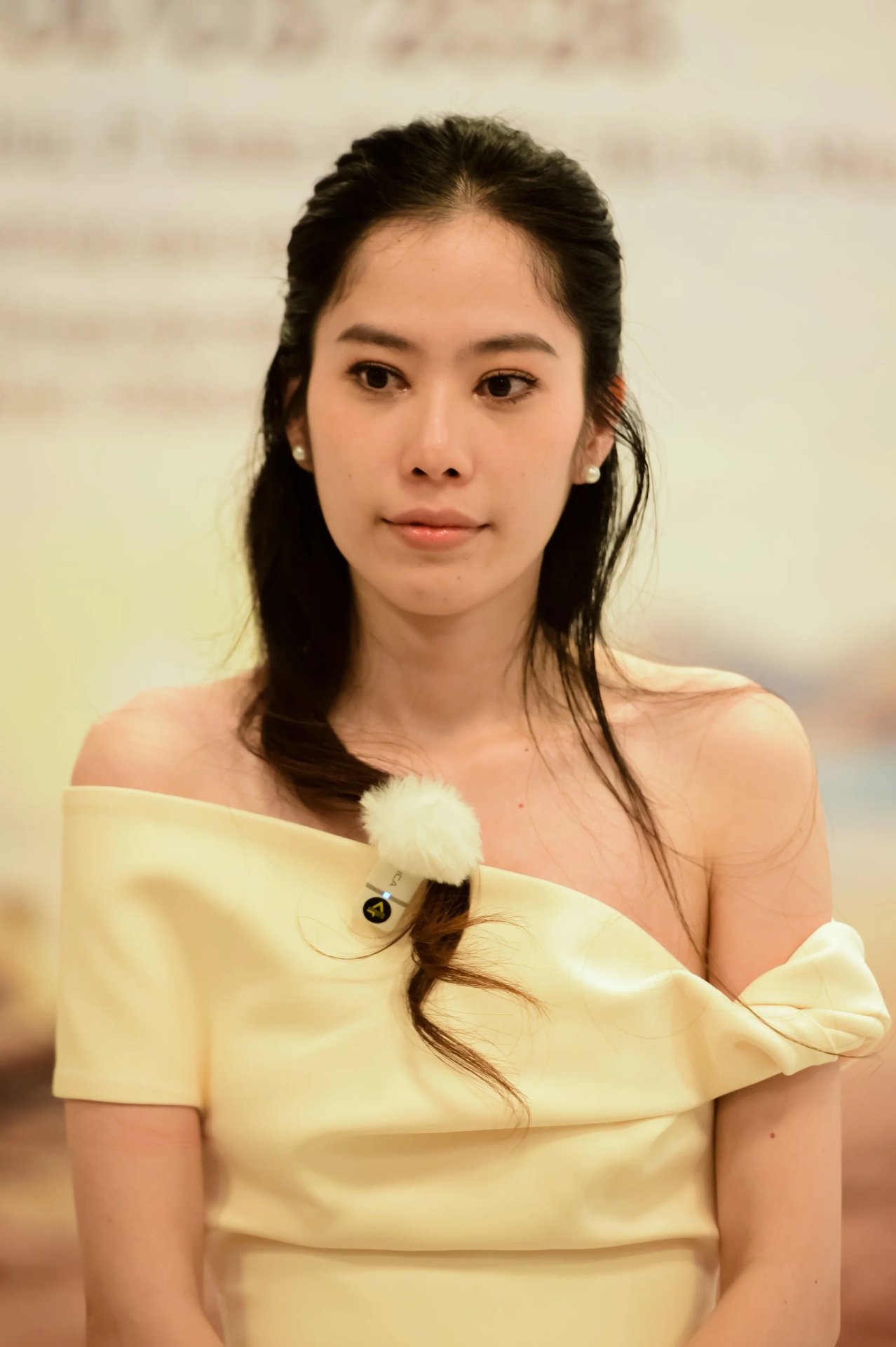 16-1789572965-nam-em-gay-chu-y-voi-khoanh-khac-vui-ve-sau-loat-dong-thai-kho-hieu