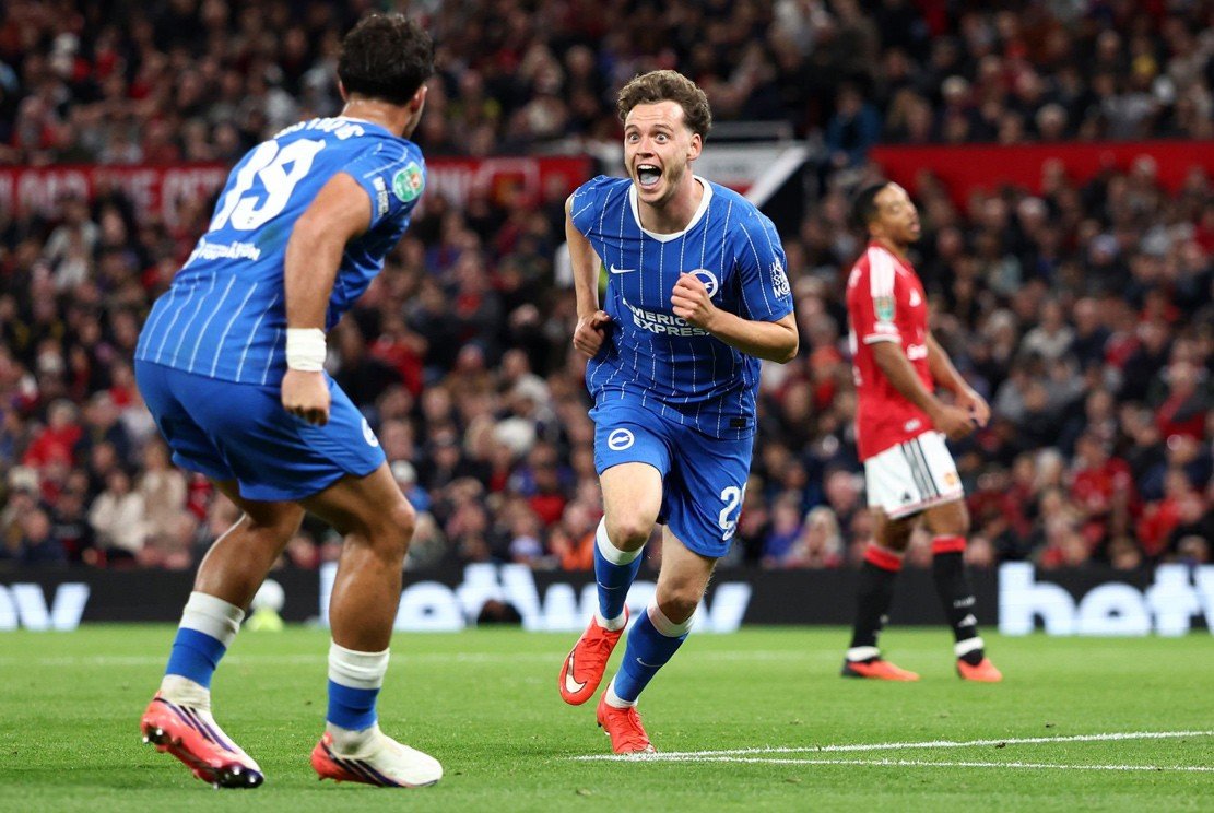 17-1789600378-ac-mong-tai-old-trafford-dan-truoc-2-ban-chop-nhoang-man-utd-sup-do-kho-tin-truoc-brighton