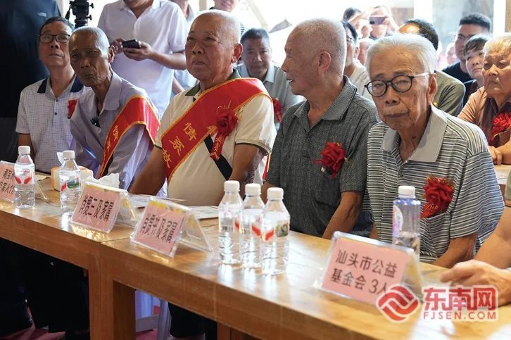 17-1789611997-hon-60-nam-tim-kiem-cu-ong-ngoai-80-tuoi-doan-tu-voi-4-anh-em-ruot