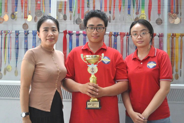 17-1789620274-pham-tran-gia-phuc-hanh-trinh-tu-cau-be-tu-ky-den-ky-thu-tre-trien-vong