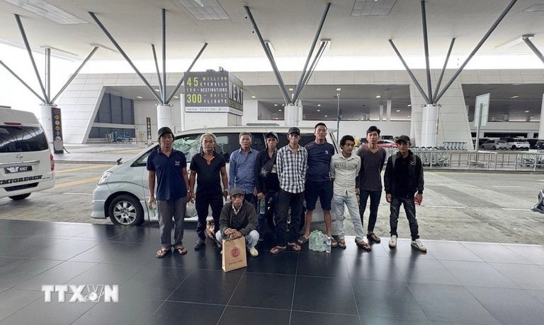 17-1789644413-giai-cuu-10-ngu-dan-viet-nam-bi-nguoc-dai-tai-malaysia-ve-nuoc-an-toan